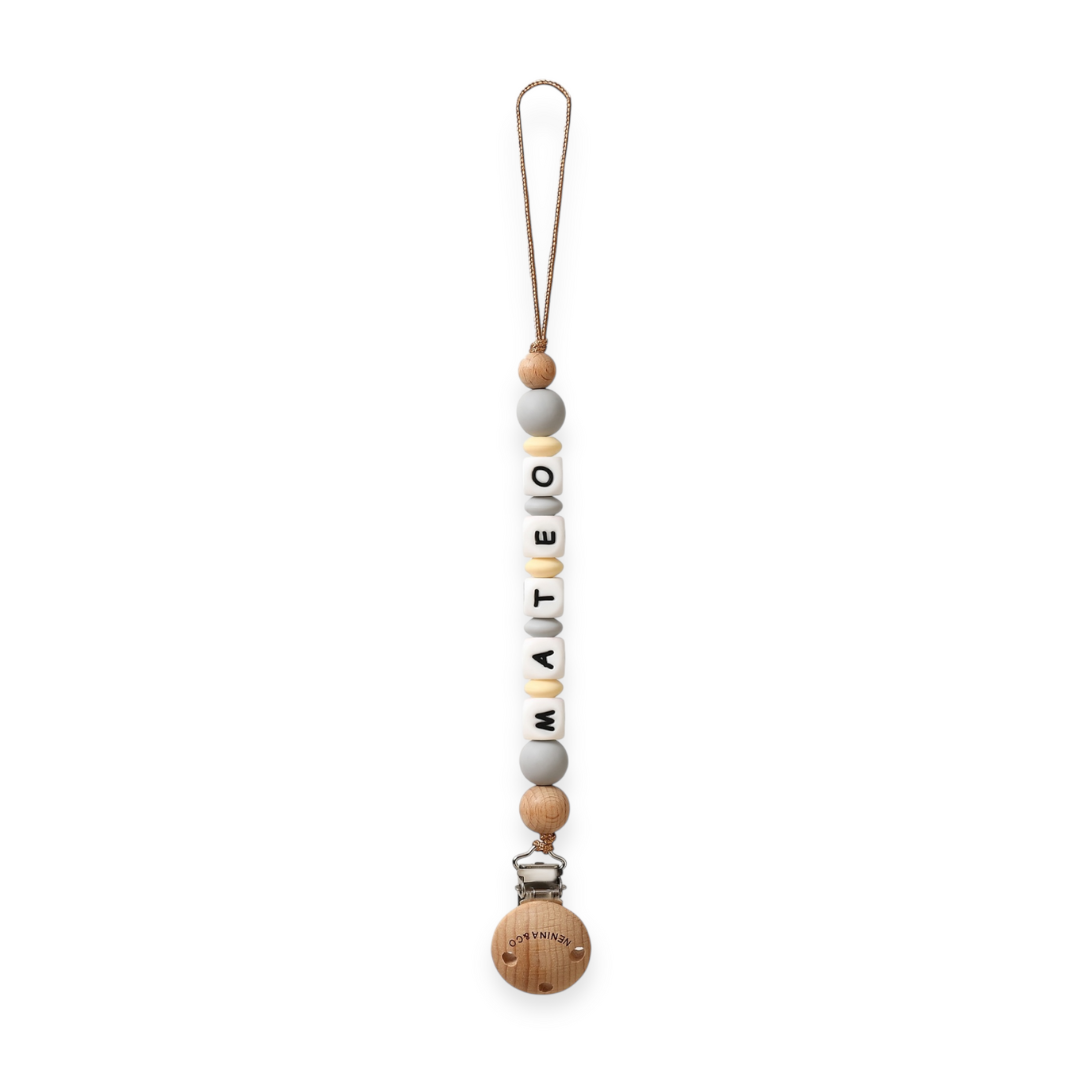 Chupetero Personalizado Gris con Nombre en Silicona Orgánica | Nenina & Co. 